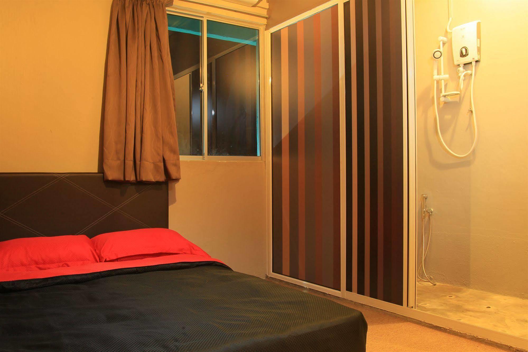 The Room @ Zishi Kota Bharu Exterior foto